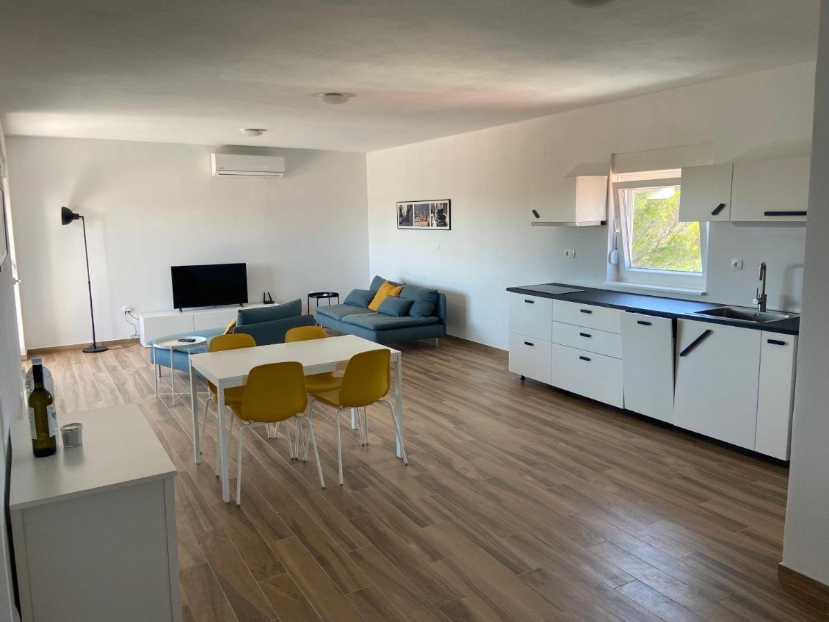 Daniela Family Apartment - Top Floor - New & Quite Location - Great Sea & Island View Vir Bagian luar foto